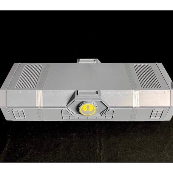 New Star Wars Galaxy Edge REY SKYWALKER LEGACY LIGHTSABER Yellow Disney Sold Out - Picture 5 of 12